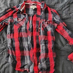 Chemise à carreau rouge et noir